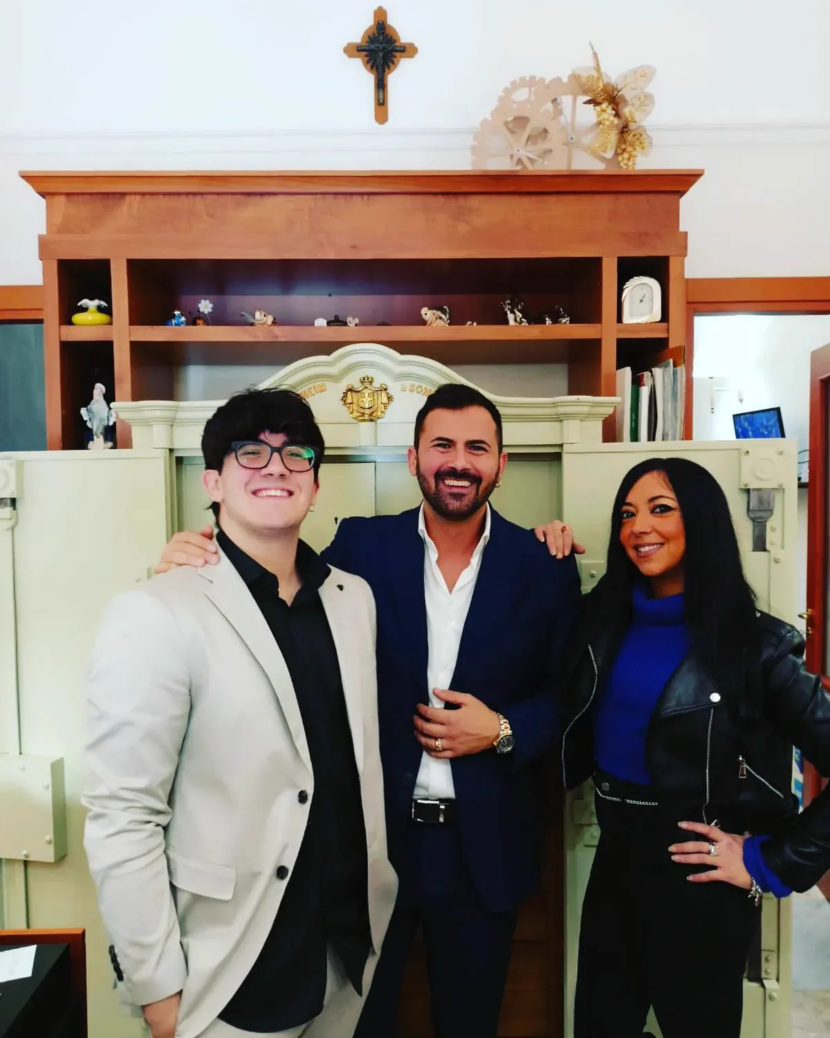 Mario, Lucia e Gabriele Lalinga, la terza generazione, nella boutique di via Anfiteatro